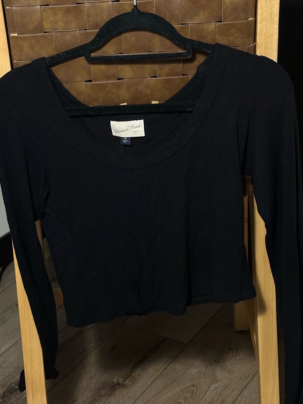 Universal Thread Black Long-Sleeve Scoop Neck Top